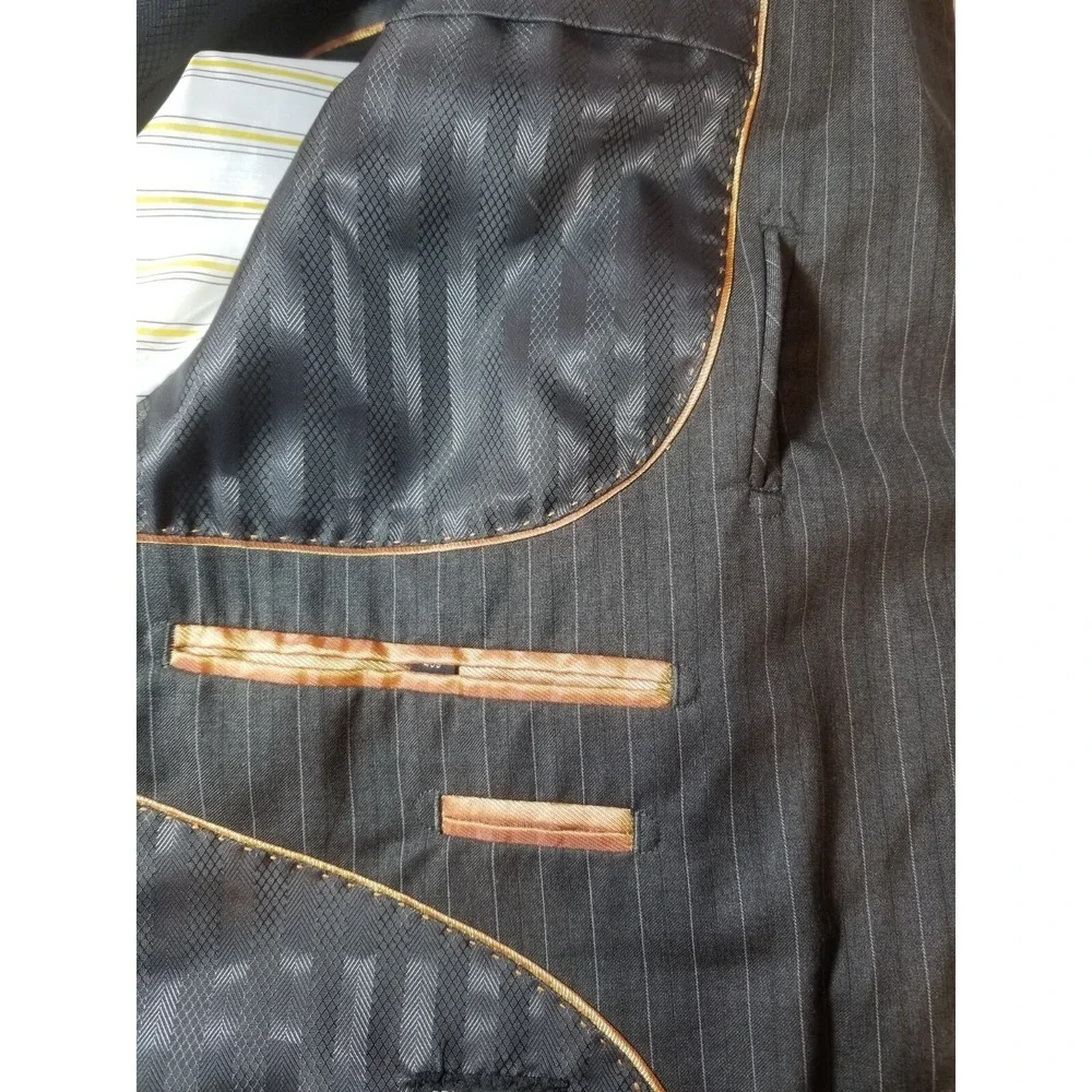 Bocaccio Uomo Dark Gray Pinstripe 2‎ Button Front 4 Button Sleeve 2 Vents 46S